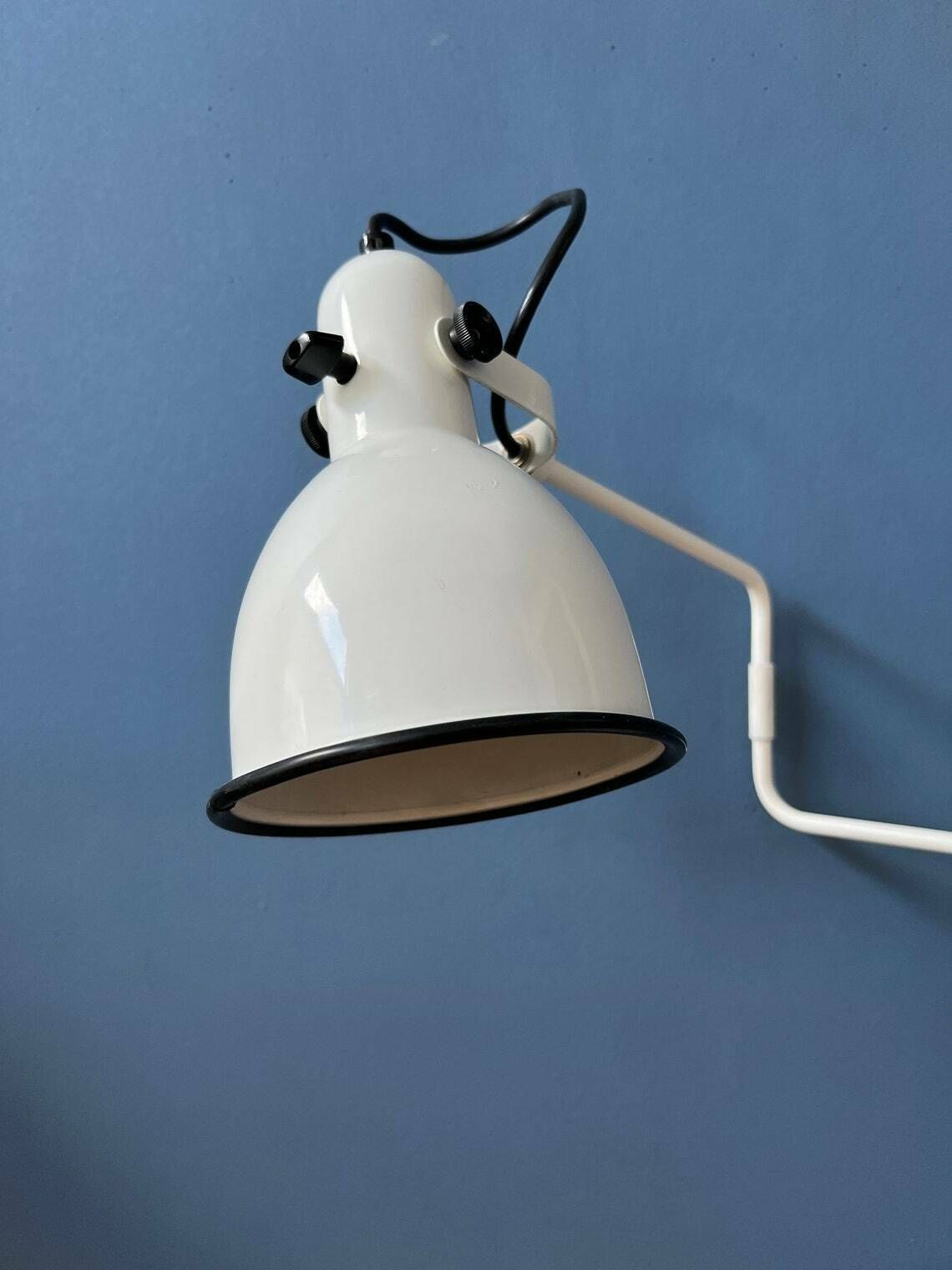 Anvia Elbow Tafellamp Van Hoogervorst | Witte Swing Arm Bureaulamp | Mid Century Bureaulamp photo vinterior