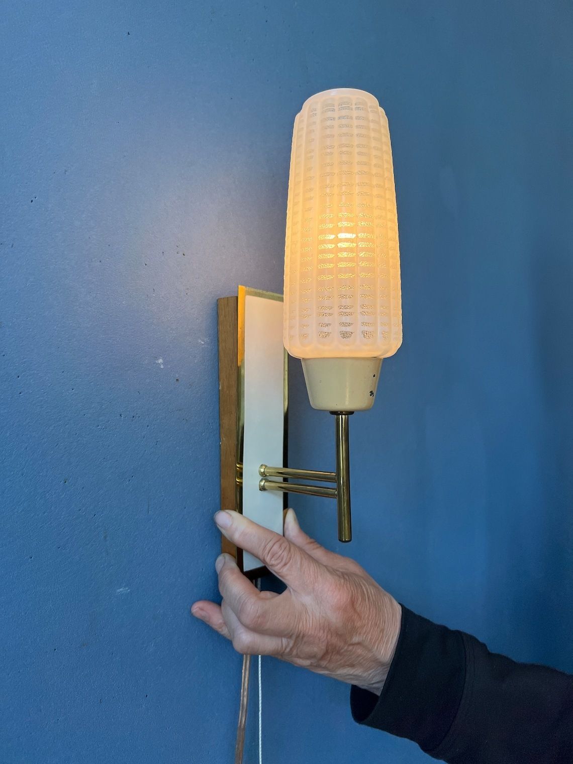 Mid Century Wandlamp | Glazen Wandlamp | Scandinavische Lichtarmatuur photo for sale