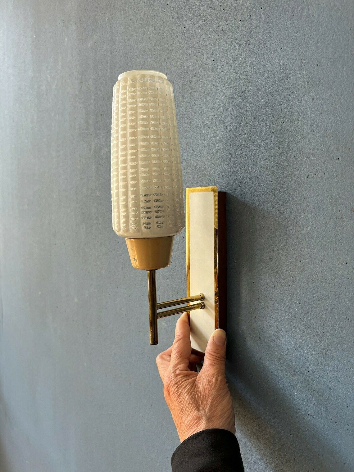 Mid Century Wandlamp | Glazen Wandlamp | Scandinavische Lichtarmatuur photo vintage