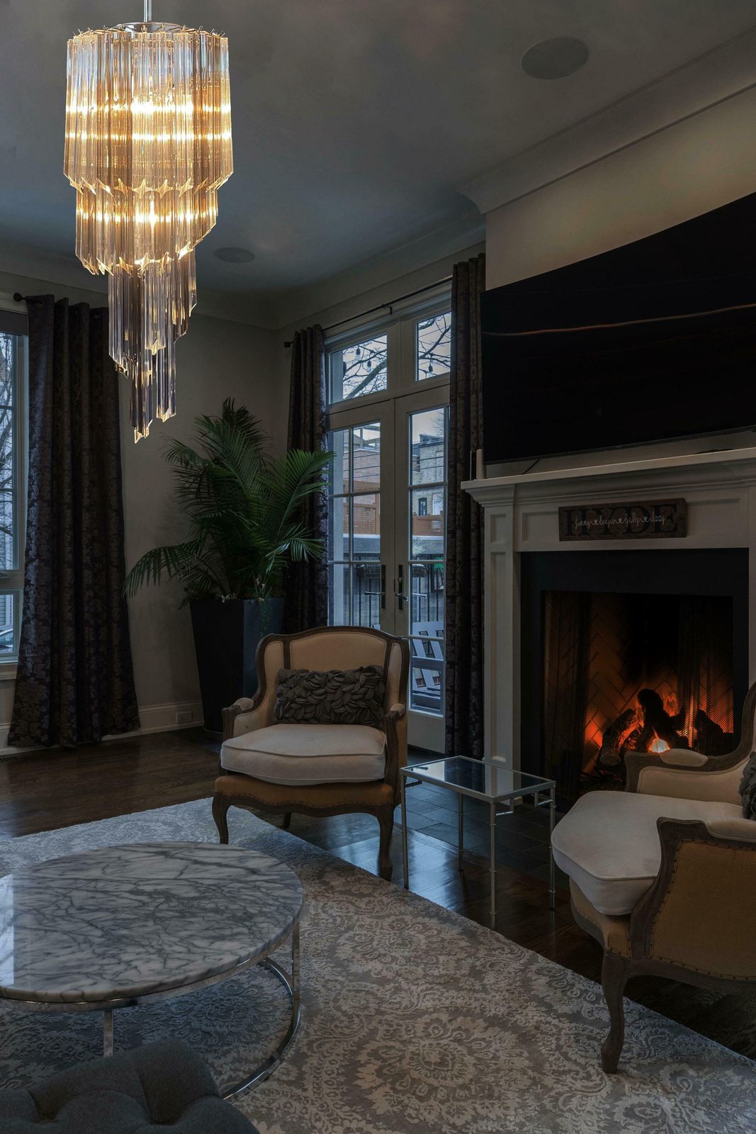 Sophisticated Murano Chandelier – 54 Quadriedri Prisms Transparent And Smoked photo vinterior