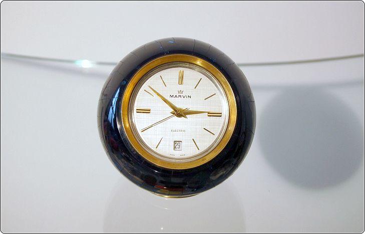 Clock Marvin Swiss Made 1950 Flecked Galalith photo furniture