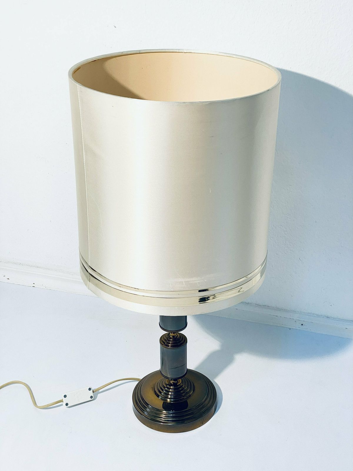 Classic Table Lamp Silk Creme & White Luxury / Italian Vintage Mid Century photo for sale
