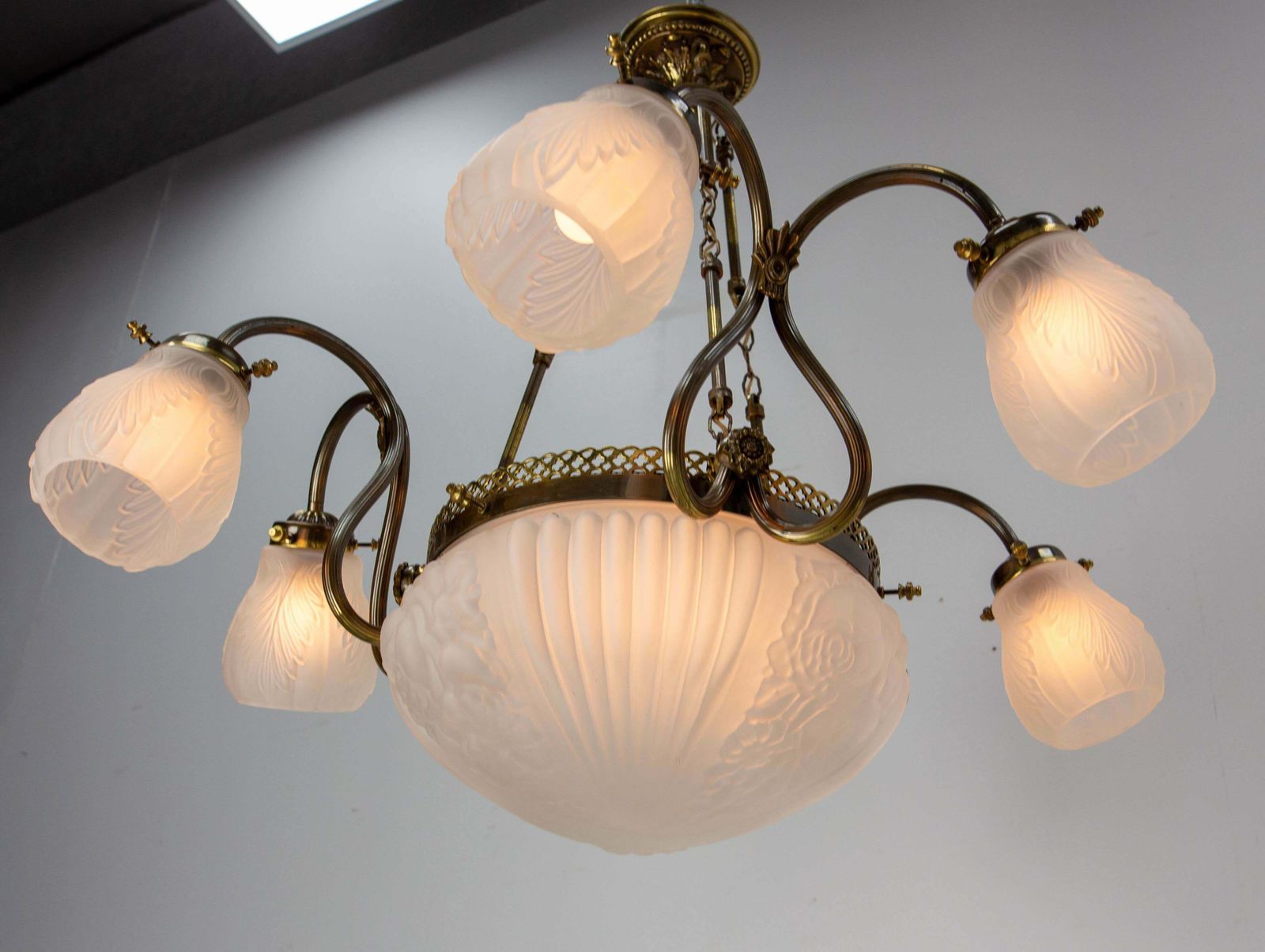 photo vinterior French Art Deco Chandelier Frozen Glass & Brass Ceiling Pendant, Circa 1930