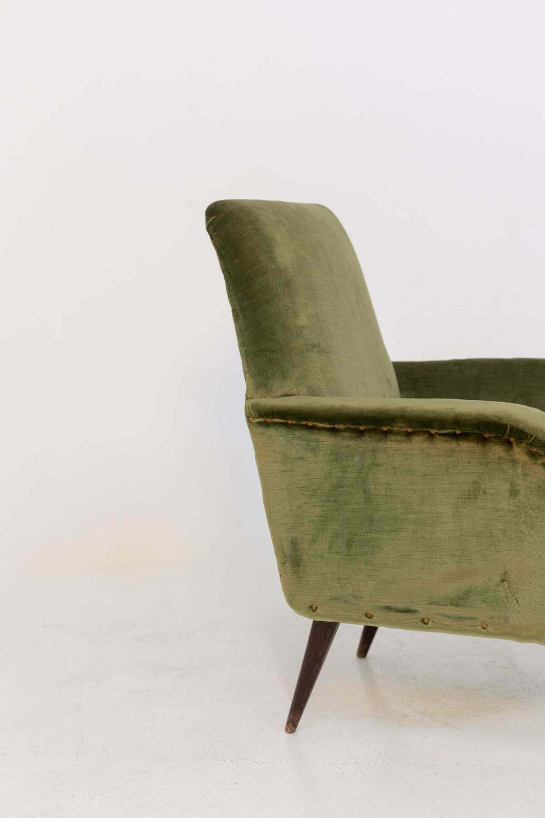 photo vinterior Italian Armchairs In Green Velvet And Wood