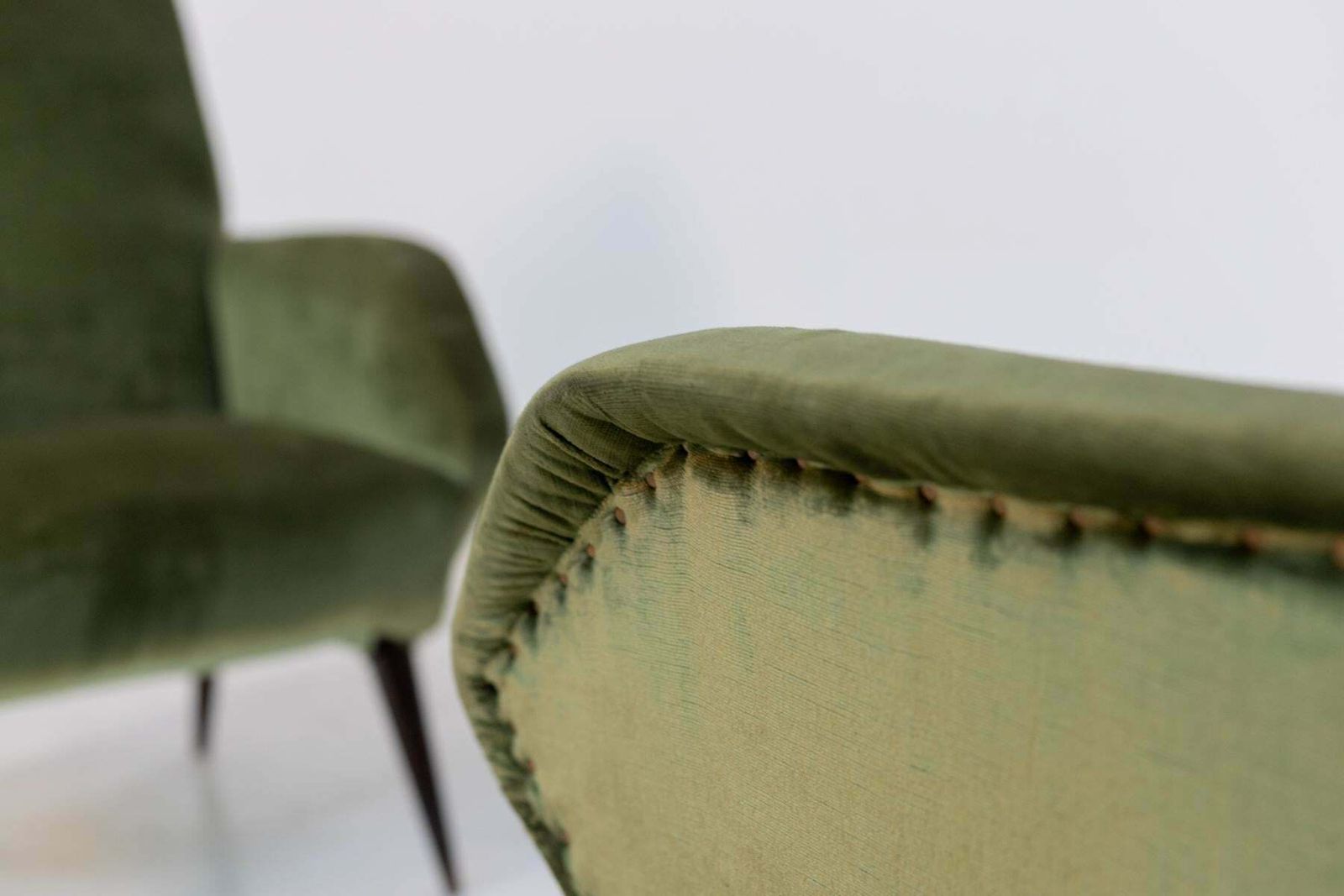 photo vintage Italian Armchairs In Green Velvet And Wood