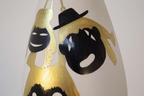 Precious Va By Arrigo Finzi In Pure Gold And Porcelain Original Label 1950s photo for sale