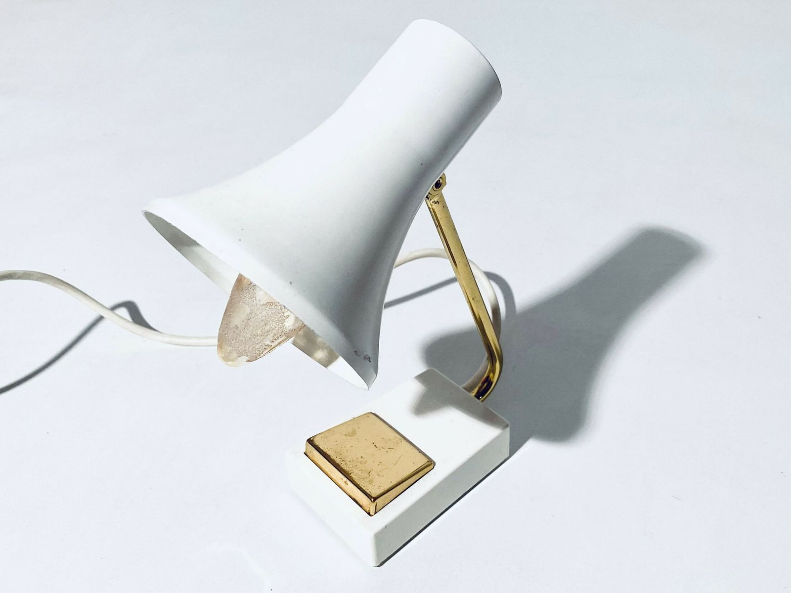 Small Mid Century White Metal Table Lamp / Bedside Lamp / Vintage 1950s Decor
