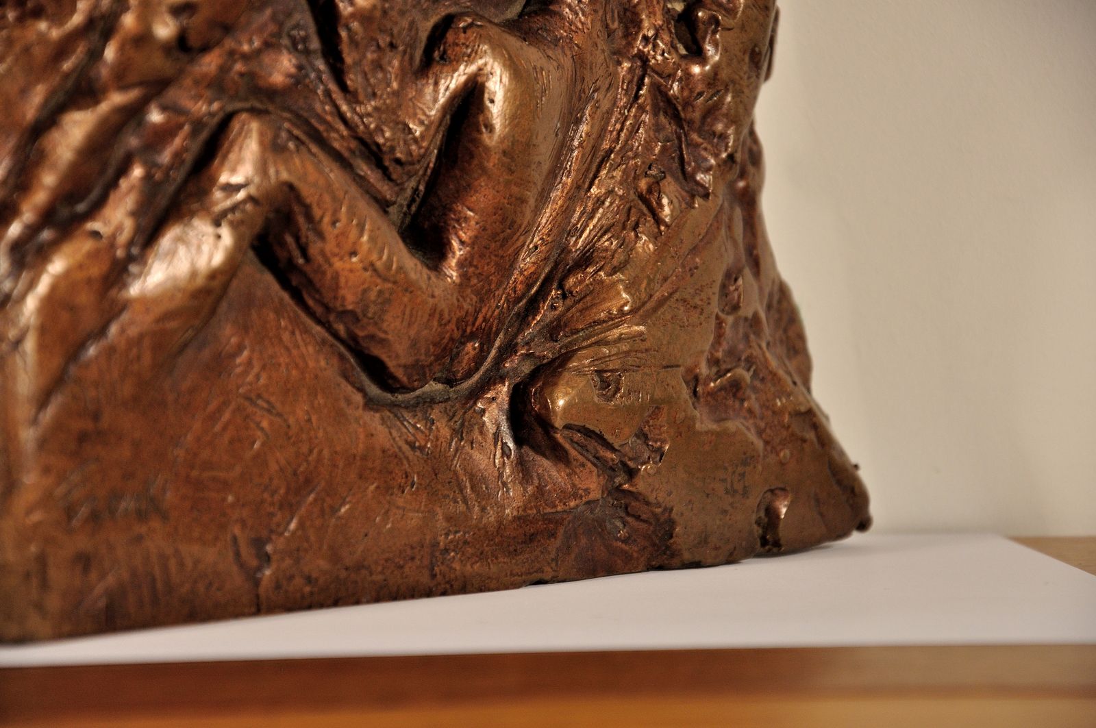 photo furniture Dame Elisabeth Frink 1930 To 1993. Bronze Maquette Sculpture Man And Eagle. Numbered 1/7. Conceived & Created In 1967. Entry In Catalogue Raisonné.