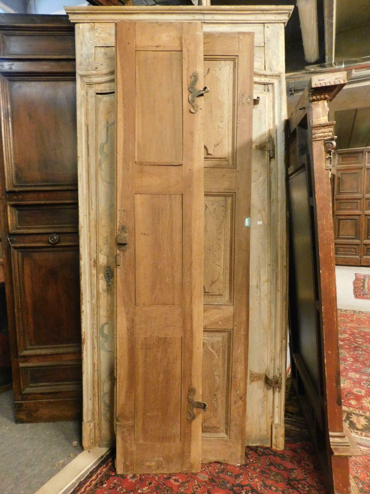 photo furniture Double Wing Door, Carved In Walnut, 18th Century, Italy