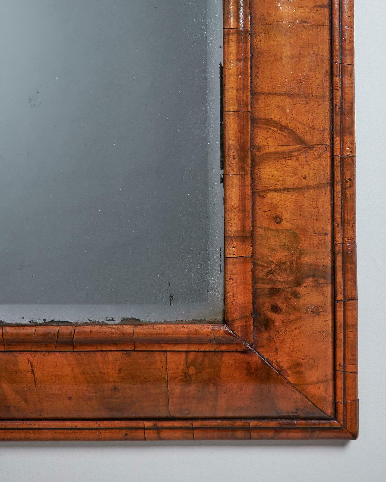 Large William And Mary 17th Century Figured Walnut Cushion Mirror C, 1690 photo vintage