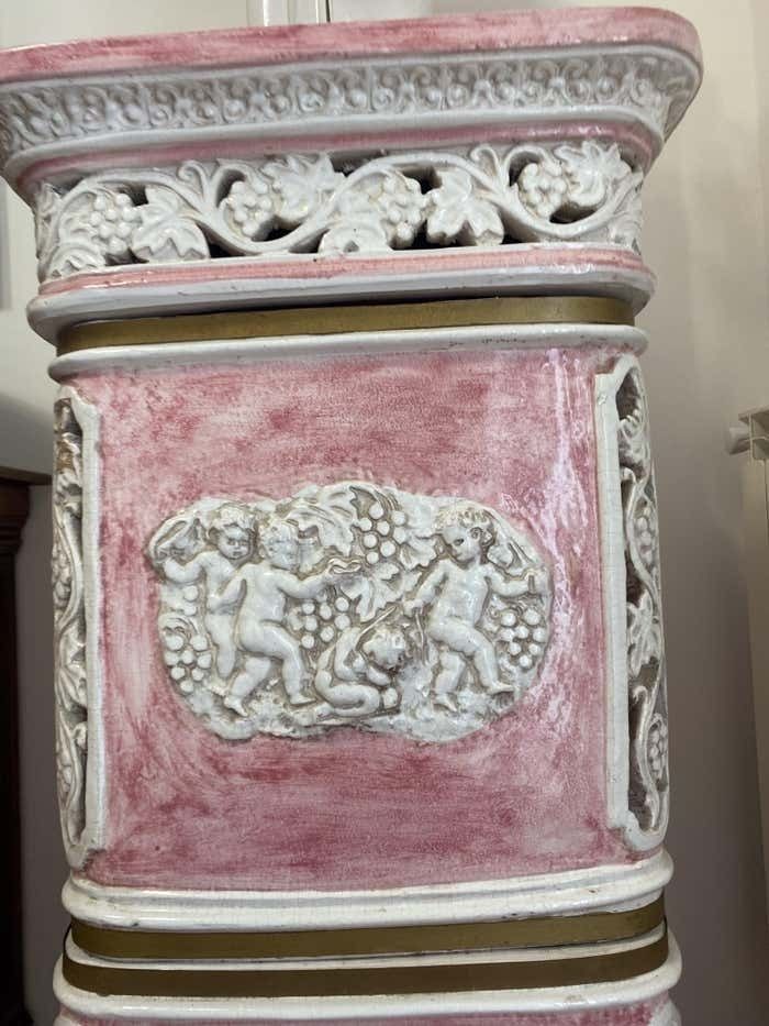 Majolica Pink Stove From Florence photo vinterior