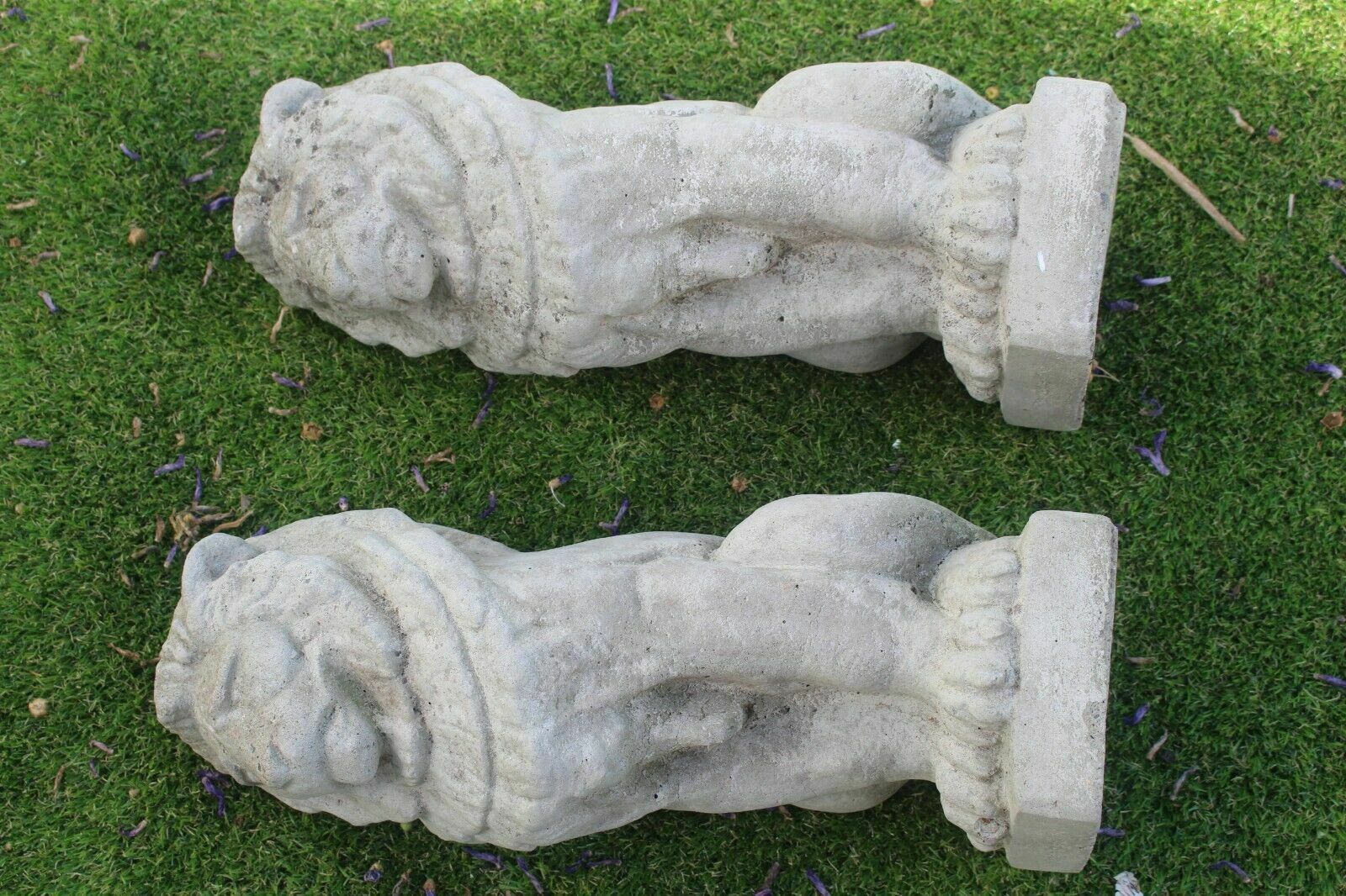 Pair Of Stone Lions Ornaments   Gardens Interio photo vinterior