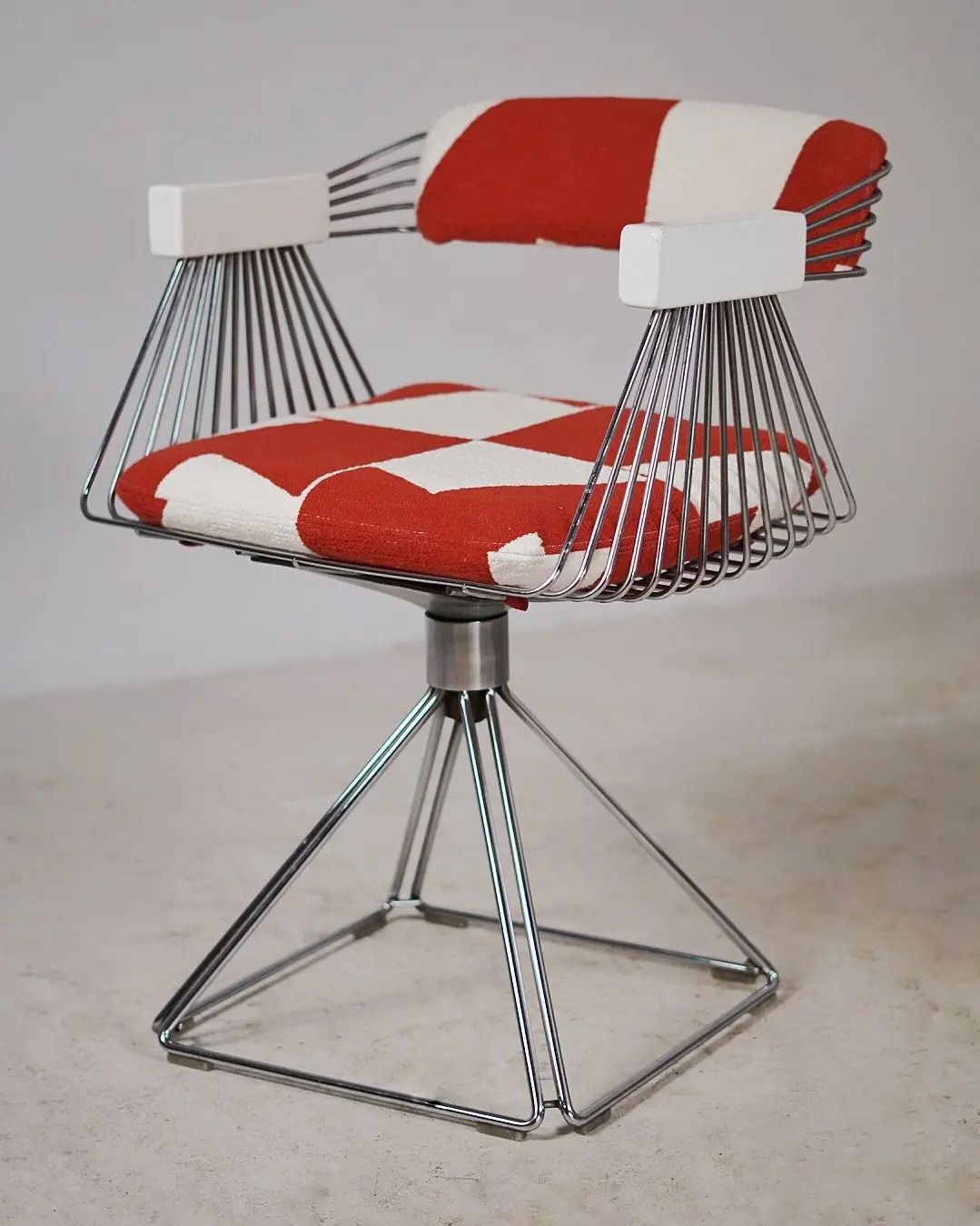 Rudi Verelst Dining Table And Swivel Chair Set For Novalux photo buy