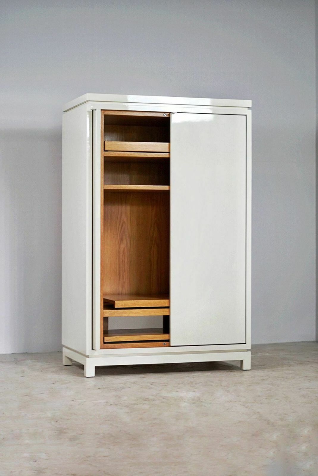 Decoene Voor Emiel Veranneman, Wit Gelakt Eikenhouten Kabinet, België, Jaren 1960