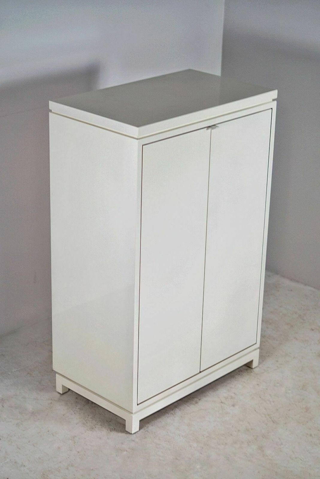 Decoene Voor Emiel Veranneman, Wit Gelakt Eikenhouten Kabinet, België, Jaren 1960 photo vinterior