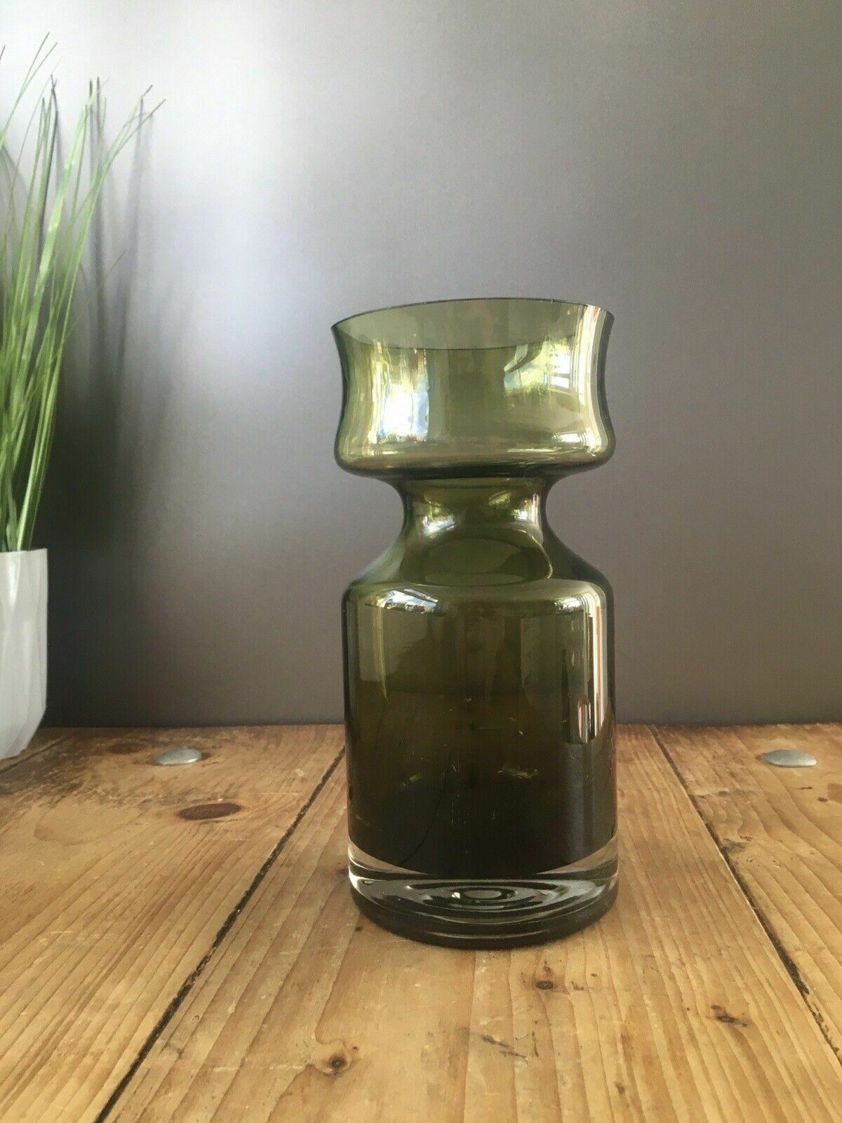Retro 60's Rihihimaki Green Art Glass Rose Vase 1477 Tamara Aladin Scandinavian photo Home Decor