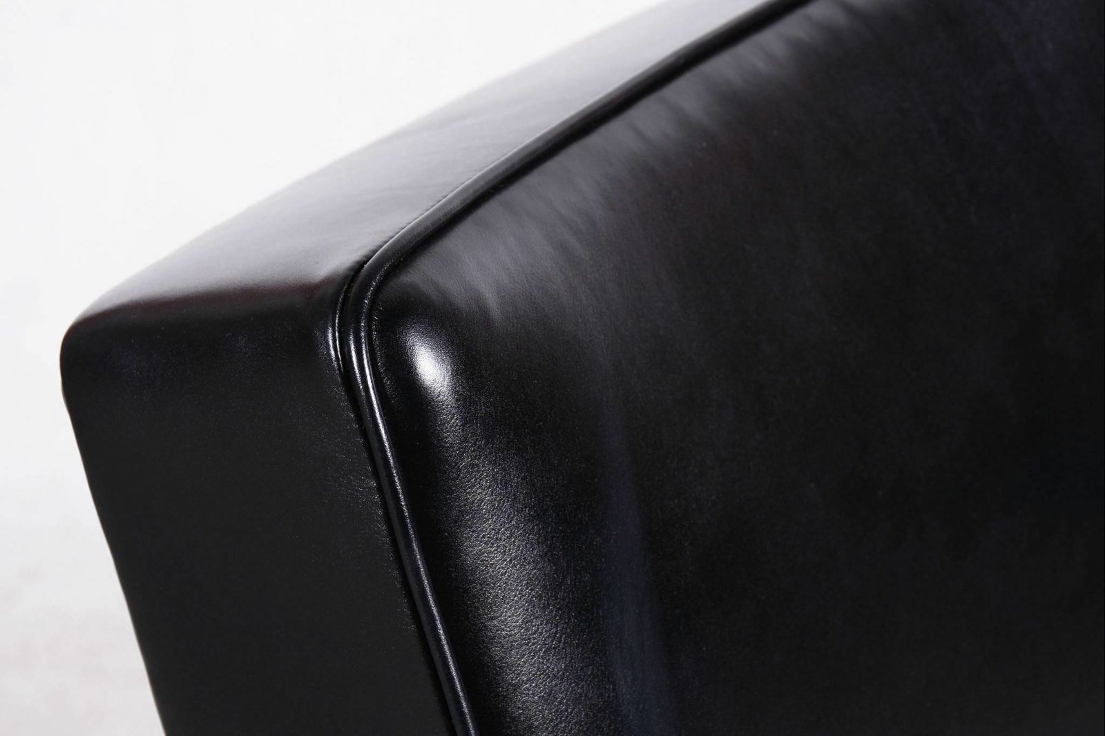 Restored Bauhaus Pair Of Black Armchairs, Mücke   Melder, High Quality Leather, Czechia, 1930s photo for sale