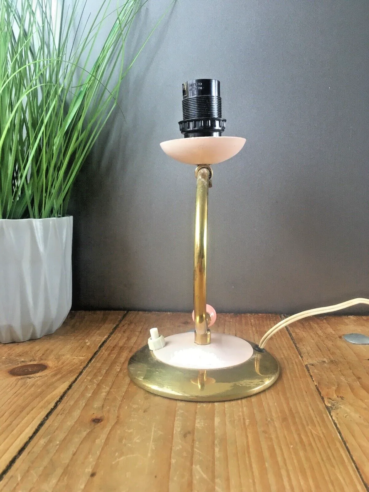 Pink Art Deco Hollywood Glam Brass Plated Push Switch Bedside Table / Desk Lamp photo furniture
