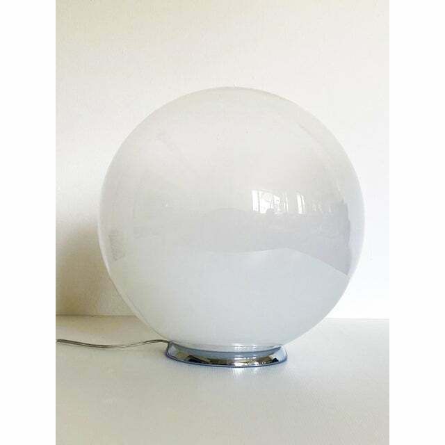 Contemporary Scenographic Murano Vanished White Murano Glass Table Lamp In 70's Style photo furniture