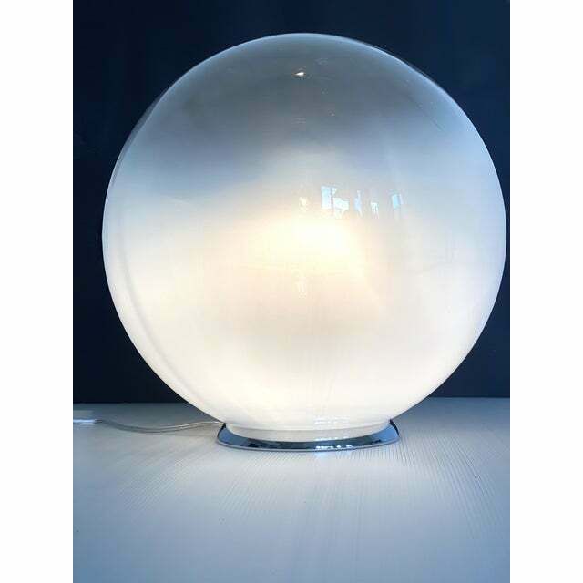 Contemporary Scenographic Murano Vanished White Murano Glass Table Lamp In 70's Style photo vintage
