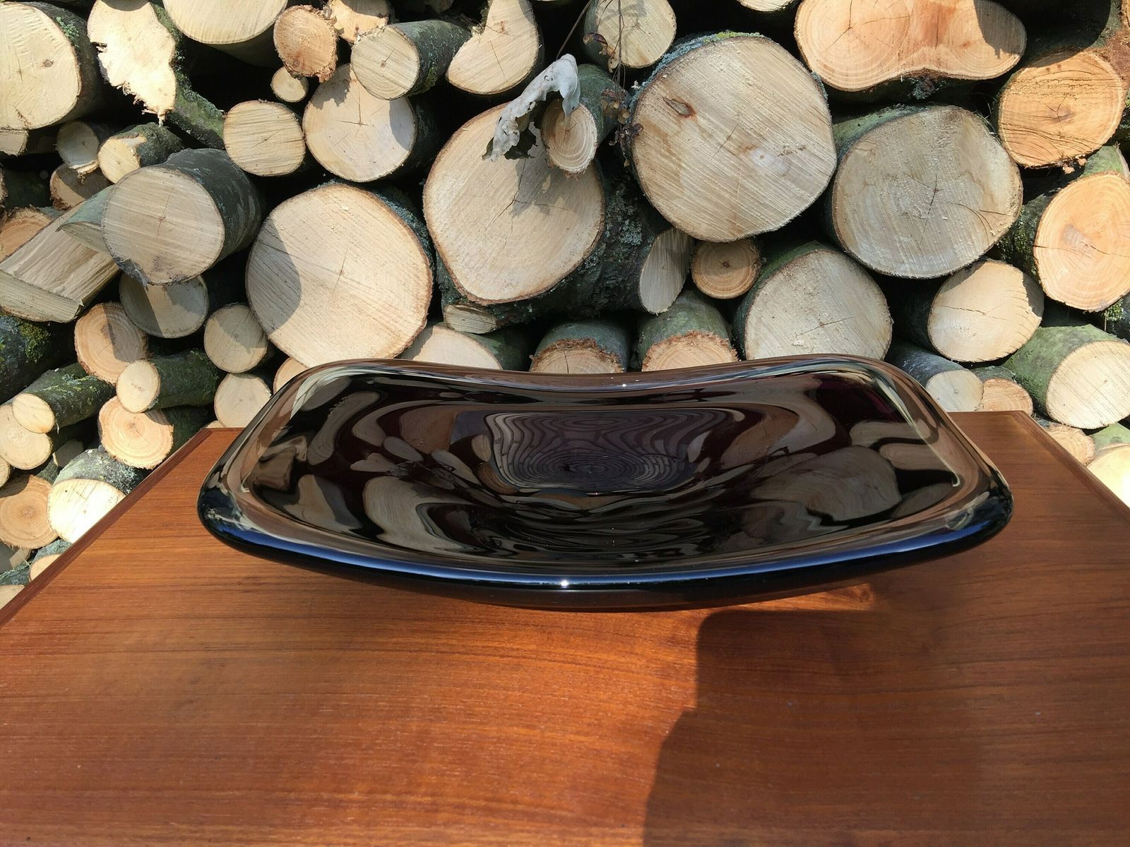 photo furniture Art Glass Bowl / Dish By Swedish Artist Vicke Lindstrand For Kosta In The 1950s. Purple And Clear Glass, Mid Century Modern From Sweden