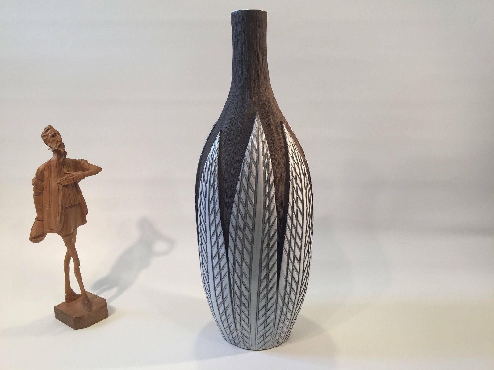 Anna Lisa Thomson For Upsala Ekeby, Paprika Vase, 1940s 1960s, Scandinavian Home Decor Mid Century Modern photo furniture