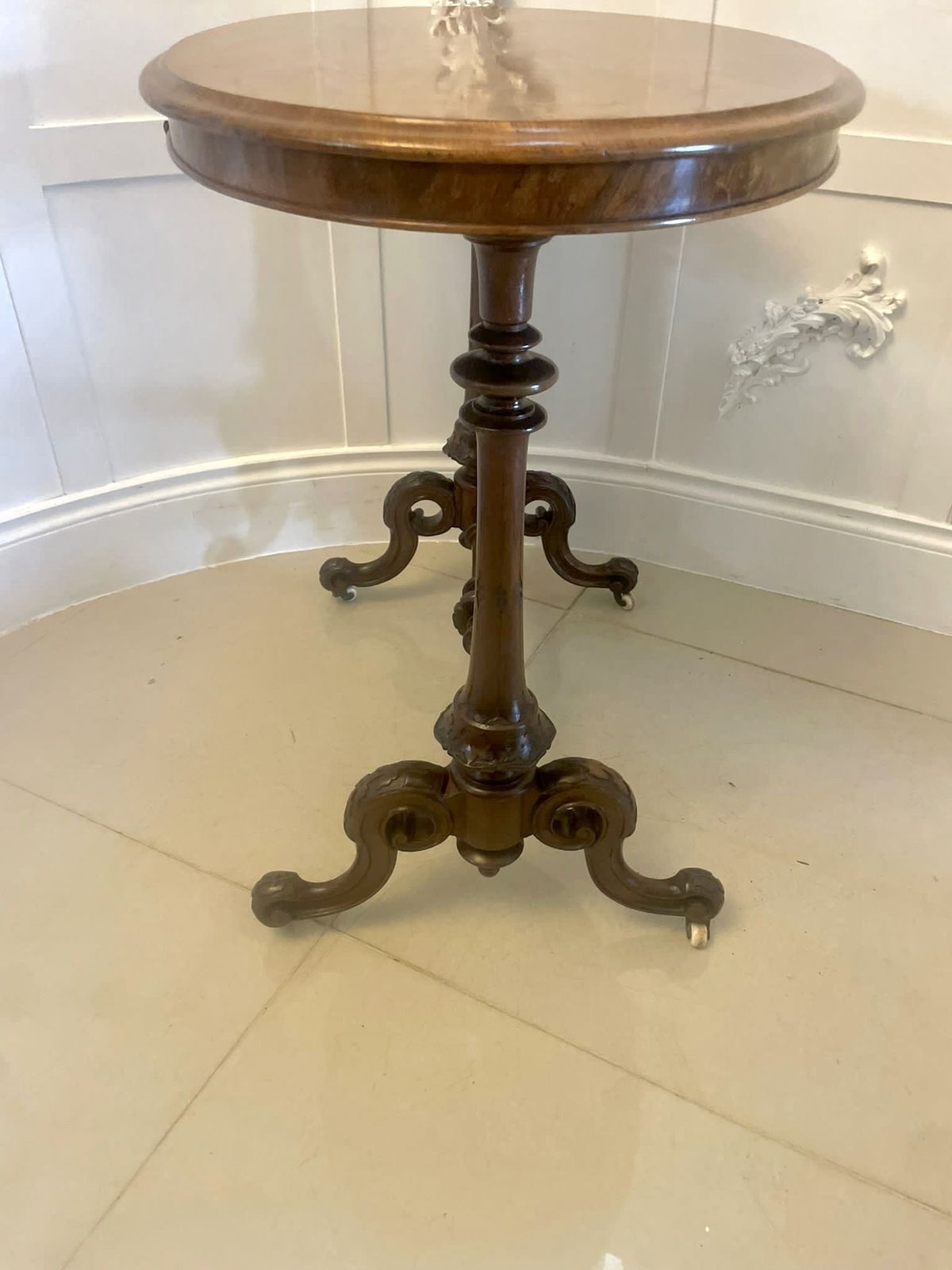 photo furniture Superb Quality Antique 19th Century Inlaid Burr Walnut Lamp Table