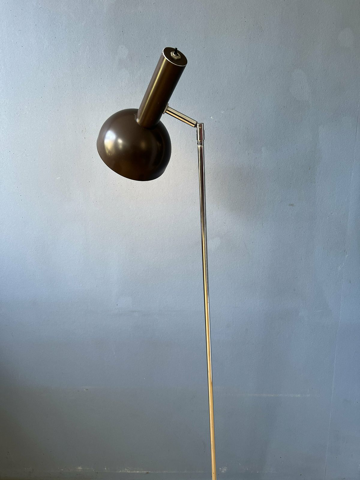 Mid Century Hala Bruine Roterende Vloerlamp Met Bol photo furniture