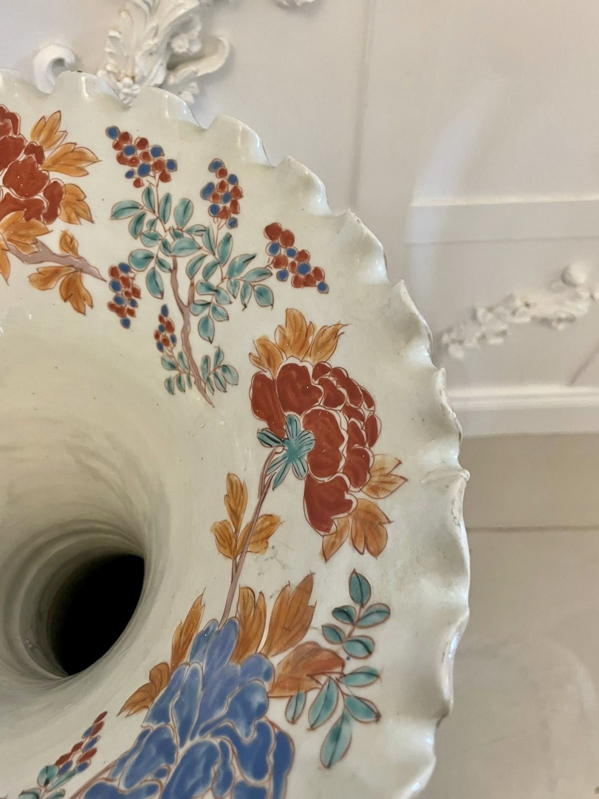 photo vintage Large Antique 19th Century Quality Japanese Imari Floor Standing Vase