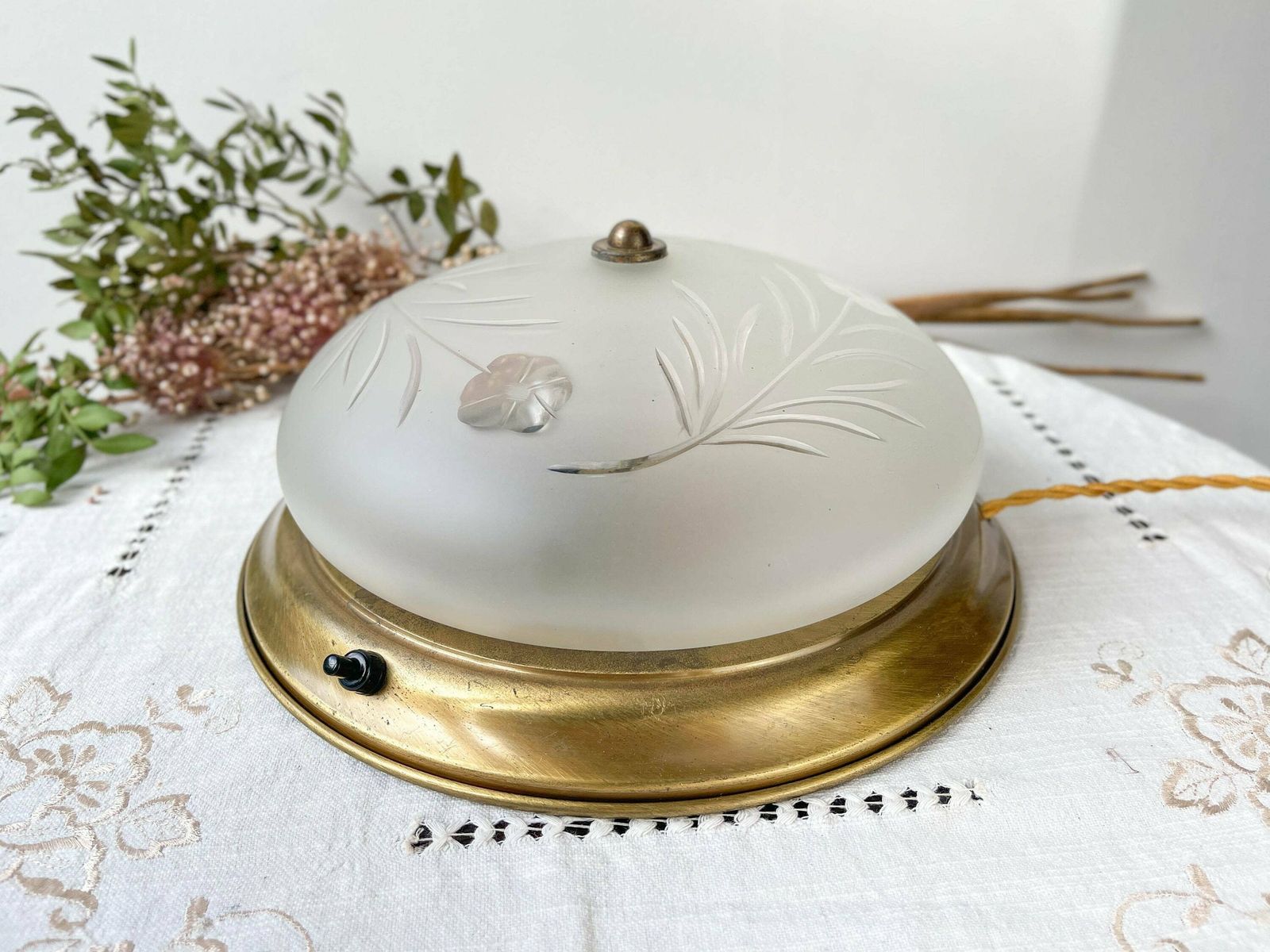 Vintage Table Lamp Globe In Old Chiseled Glass ~ Vintage Light Fixture ~ Original Lamp ~ Bedside Lamp ~ Art Deco Lamp ~ Table Lamp