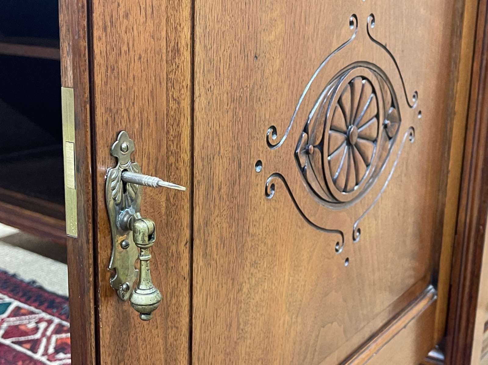 photo vinterior Early 20th Century English Art Nouveau Mahogany Sideboard