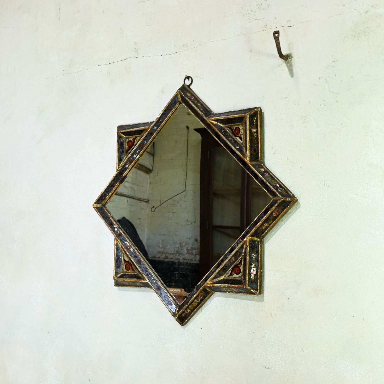 An Early 18th Century Giltwood And Verre églomisé Venetian Mirror photo buy