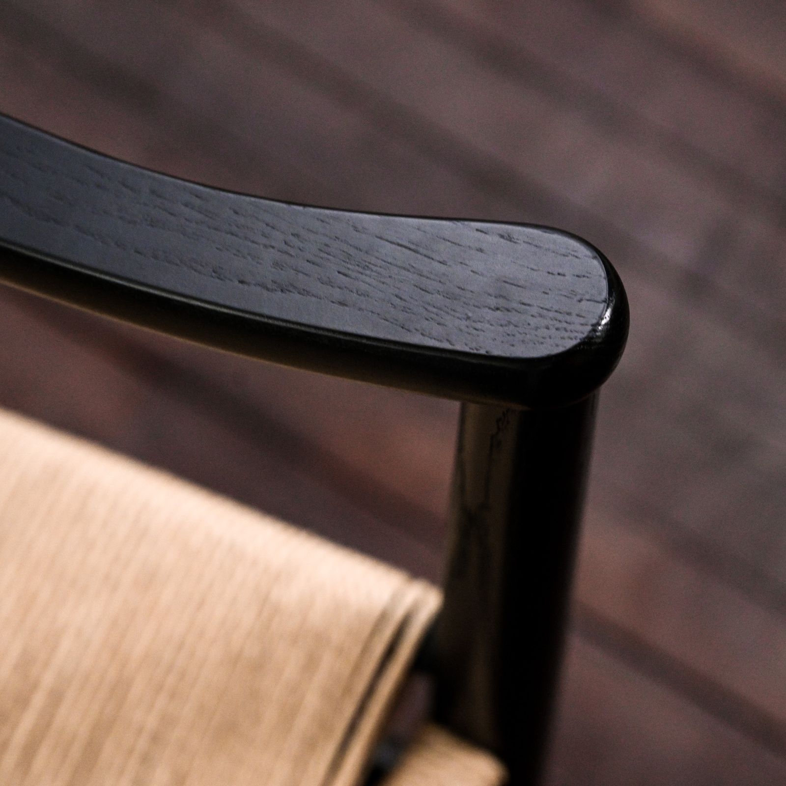 J16 Rocking Chair In Black Lacquered Oak And Natural Paper Yarn photo buy