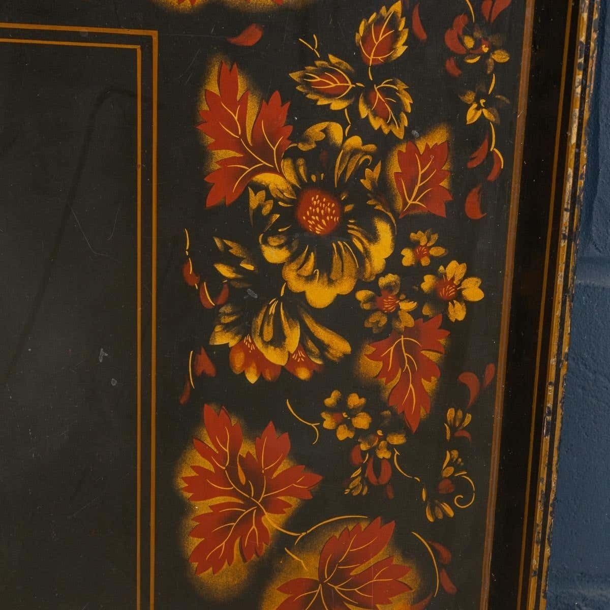 695.0 A Foldable Occasional Table, Made In England photo