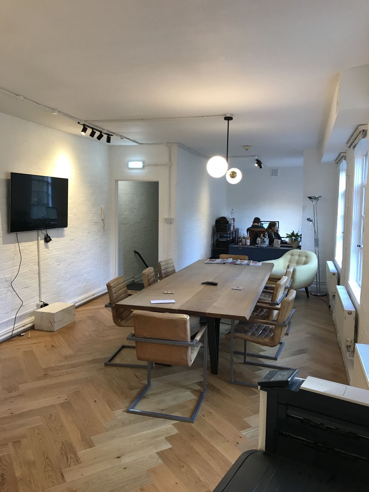 Beautiful Solid Oak Large Bespoke Table With Steel Base. Beautifully Crafted & Impactful. With A Set Of 8 Leather And Metal Dining Chairs photo vinterior