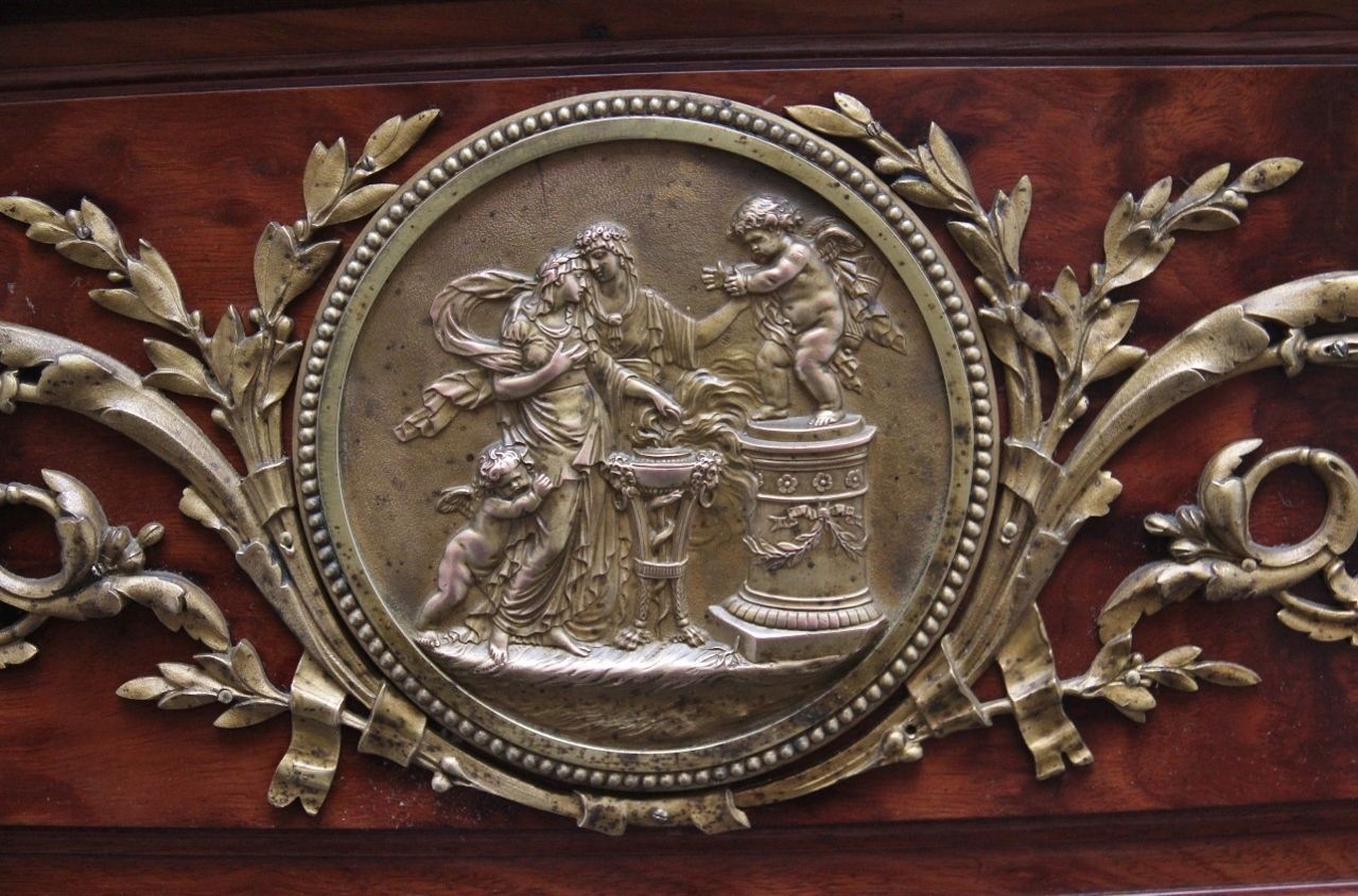 A Fabulous Quality 19th Century French Plum Pudding Mahogany And Brass Bed In The Neoclassical Style photo vinterior