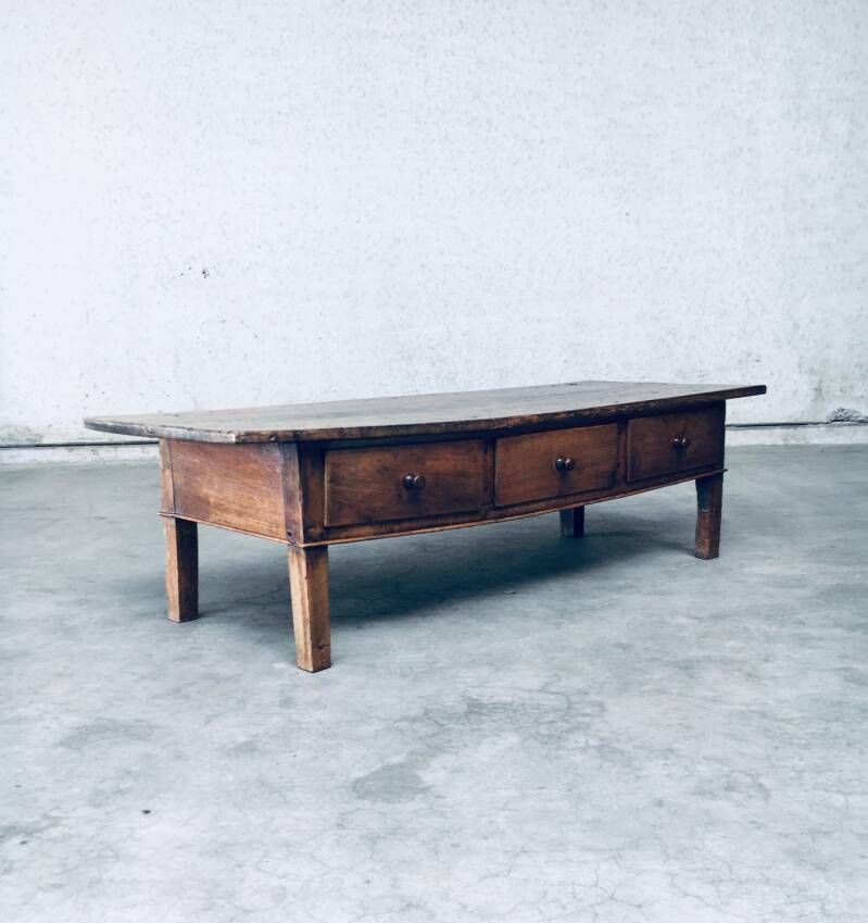 Meubels Antiek Spaans Folk Art Laag Consoletafel Of Salontafel photo