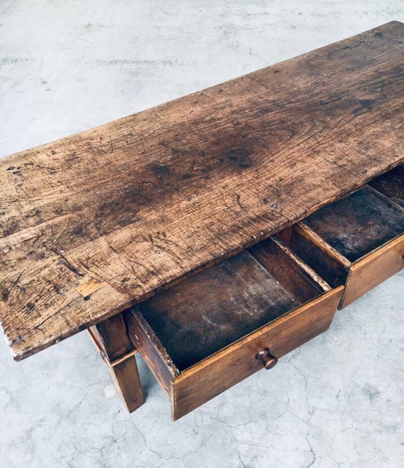 photo vintage Antiek Spaans Folk Art Laag Consoletafel Of Salontafel