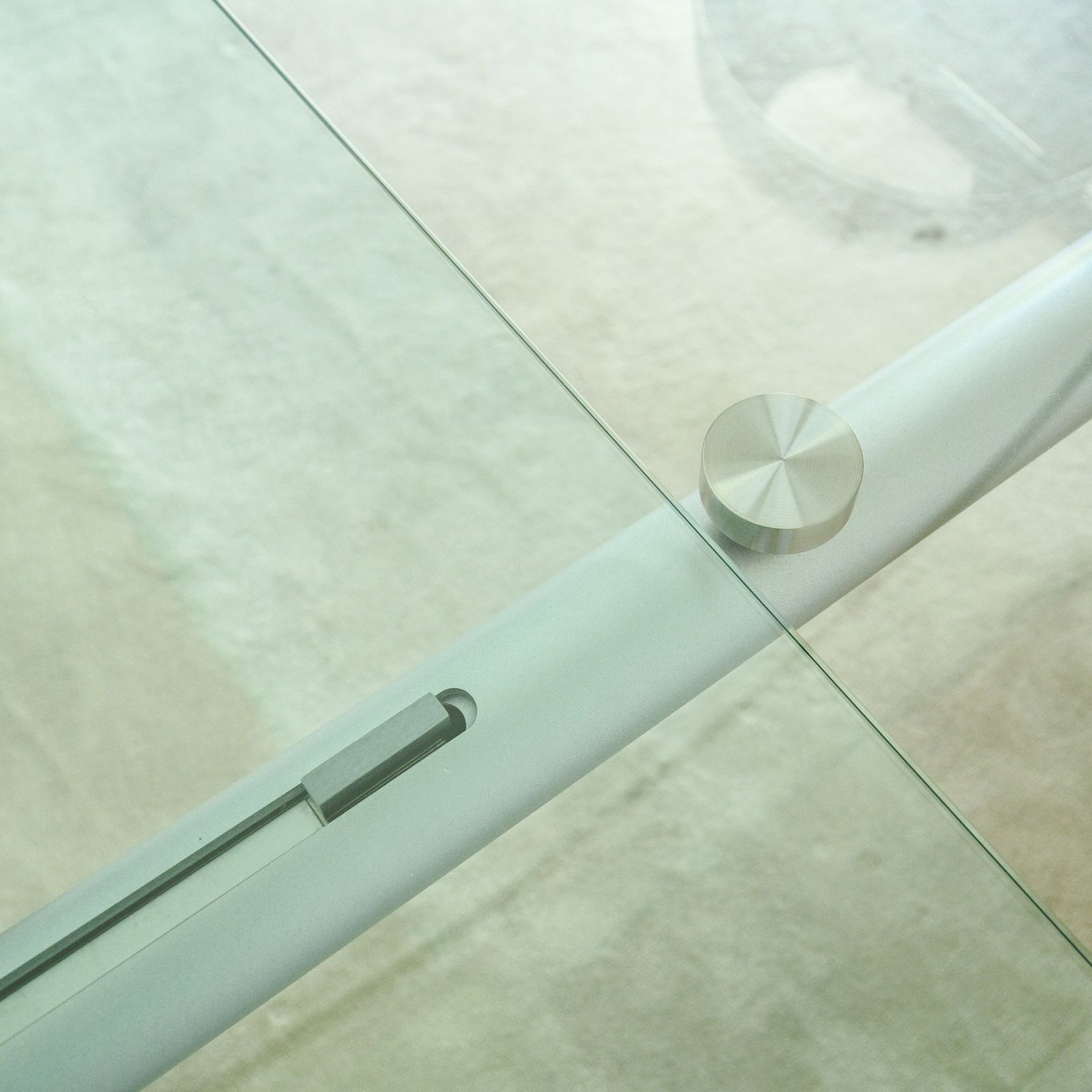 photo furniture Extendable Dining Table Stilt ( 200 250 300 Cm ) In Glass , Iron And Wood Produced By Desalto Italy