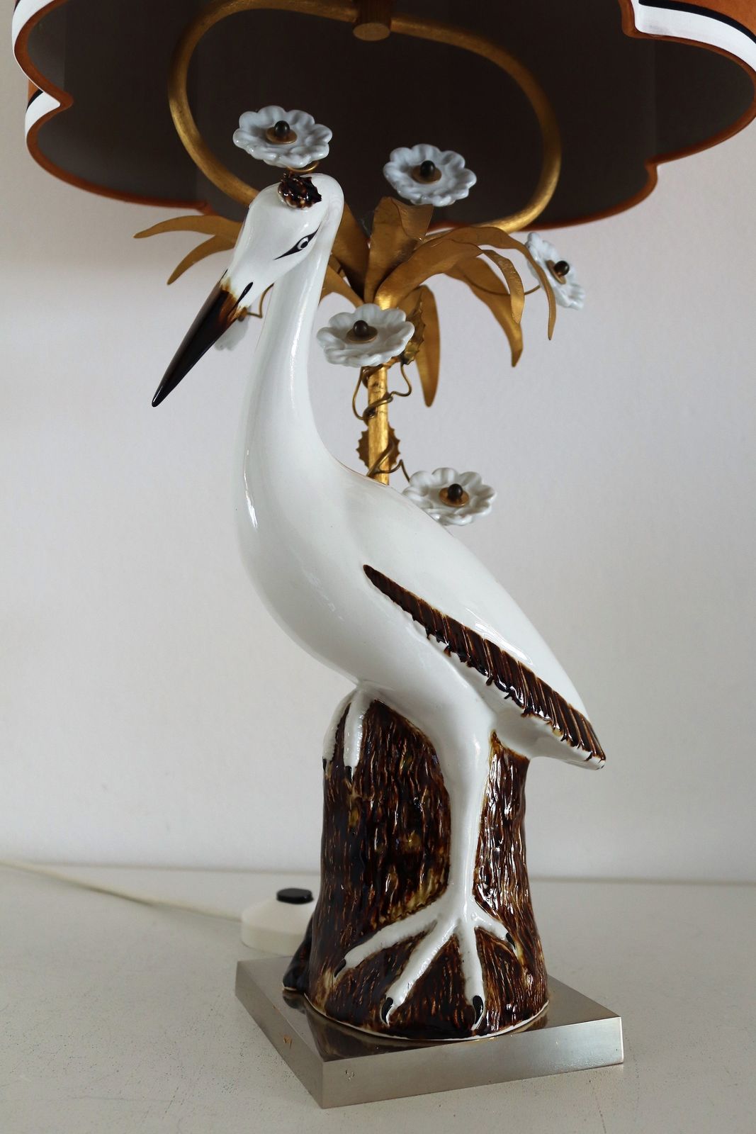 photo vintage French Table Lamp With Porcelain Crane Or Heron And Flowers, 1970s