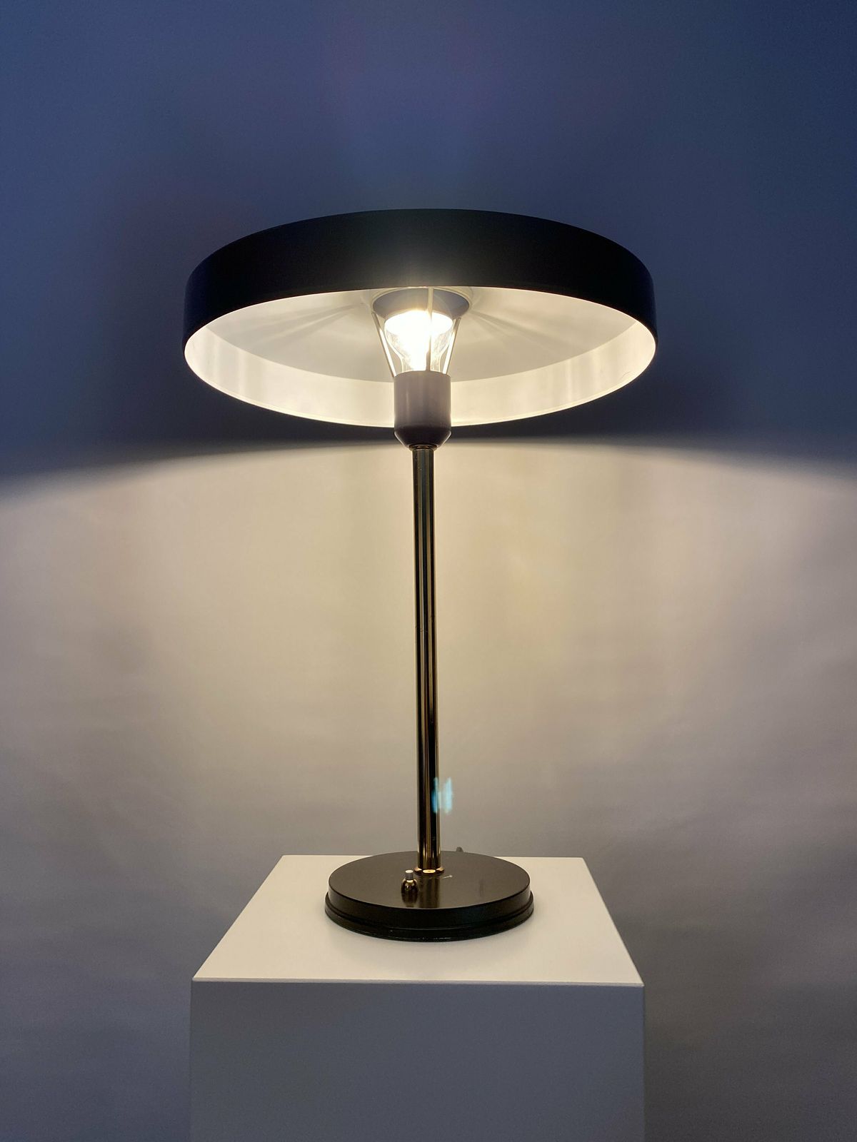 Eén Van Vier Bruine En Gouden Tafellamp Timor 69 Van Louis Kalff Voor Philips, 1970 photo furniture