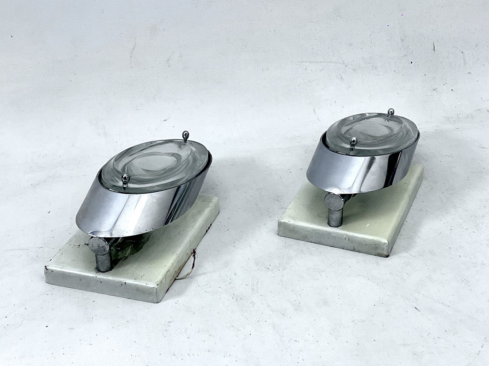 Oscar Torlasco, Postmodern Pair Of Italian Sconces In Chrome And Glass. 1970s photo vinterior
