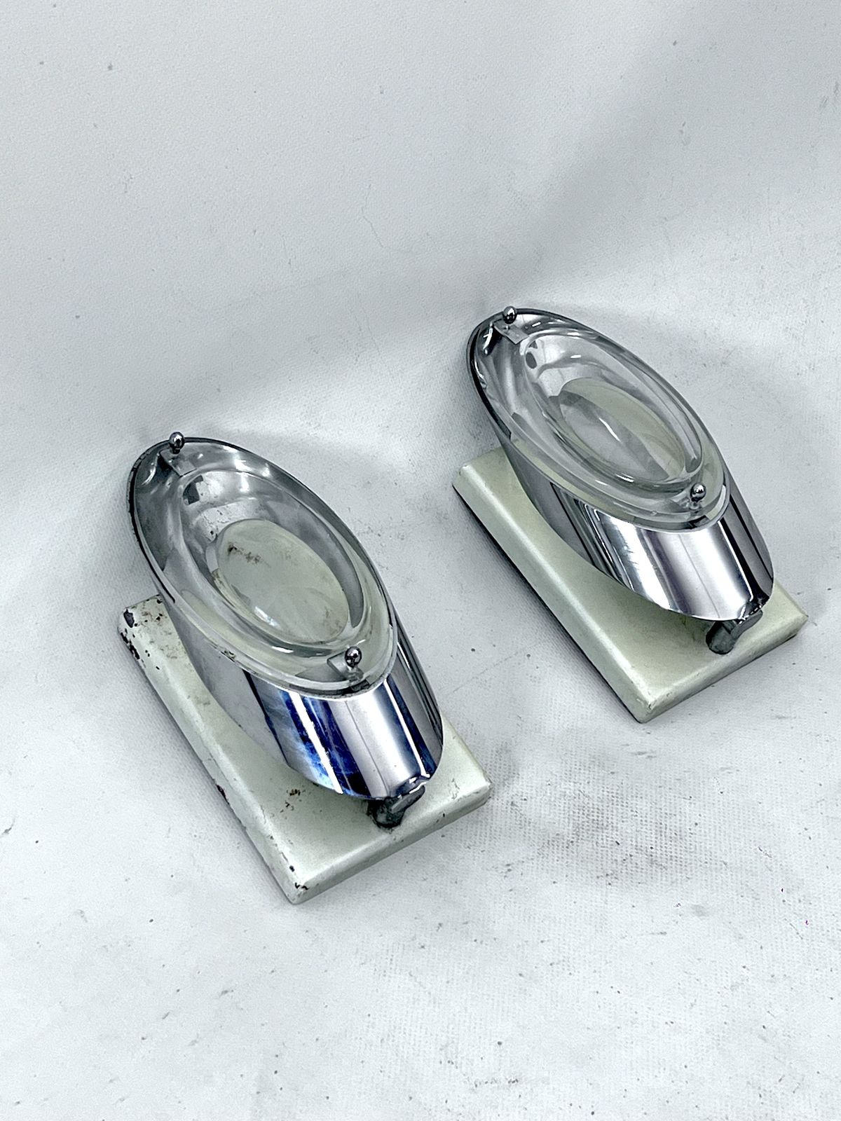 Lighting Oscar Torlasco, Postmodern Pair Of Italian Sconces In Chrome And Glass. 1970s photo