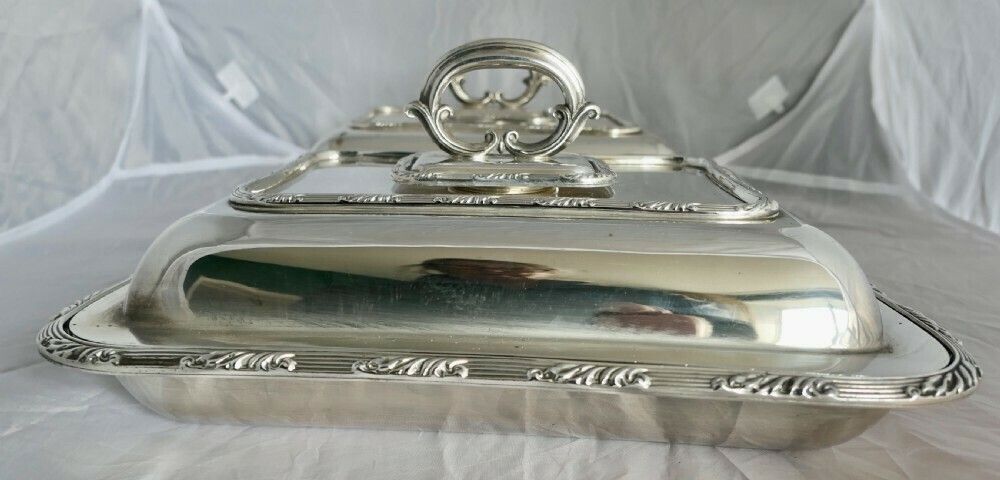 A Pair Of Edwardian Silver Plated Entree Dishes By Hukin And Heath photo for sale