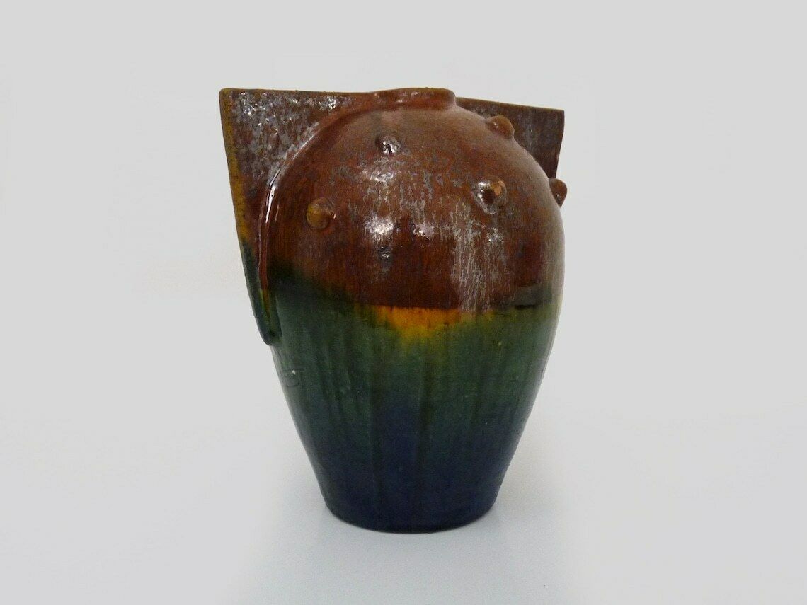 Vase en grès flammé de style Rambervillers avec anse. Signé photo vinterior