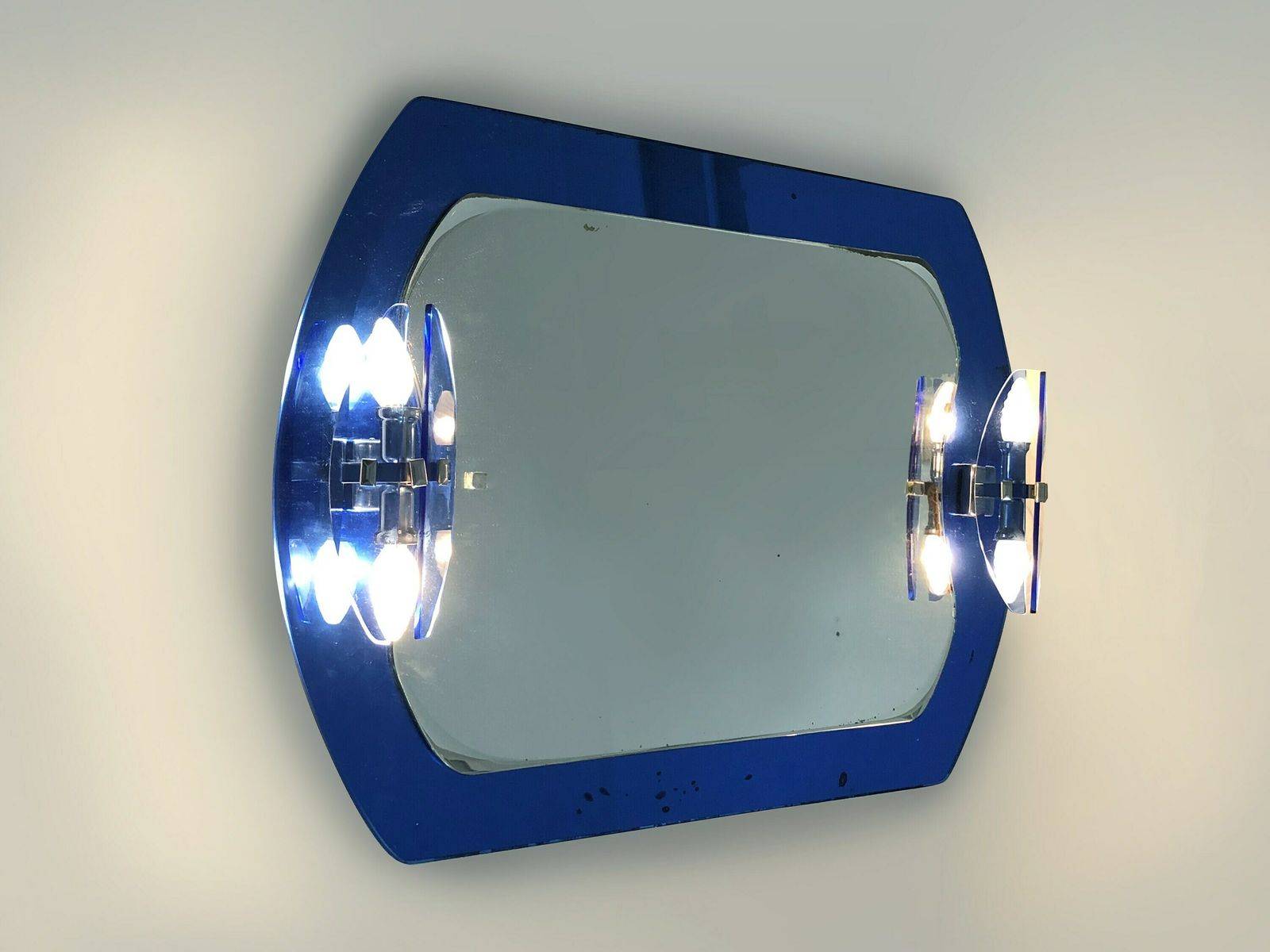 Grand miroir Veca bleu cobalt et appliques murales en 2 teintes Veca Fontana Arte Italie photo furniture
