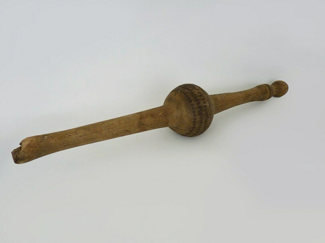Old Basque Studded Wooden Keel. Bowling Games. Old Games. Xixth photo vinterior