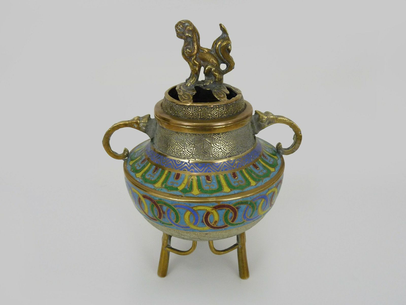 Vietnam. Brûle-parfum tripode à couvercle en bronze doré et émaux cloisonnés photo 314.08