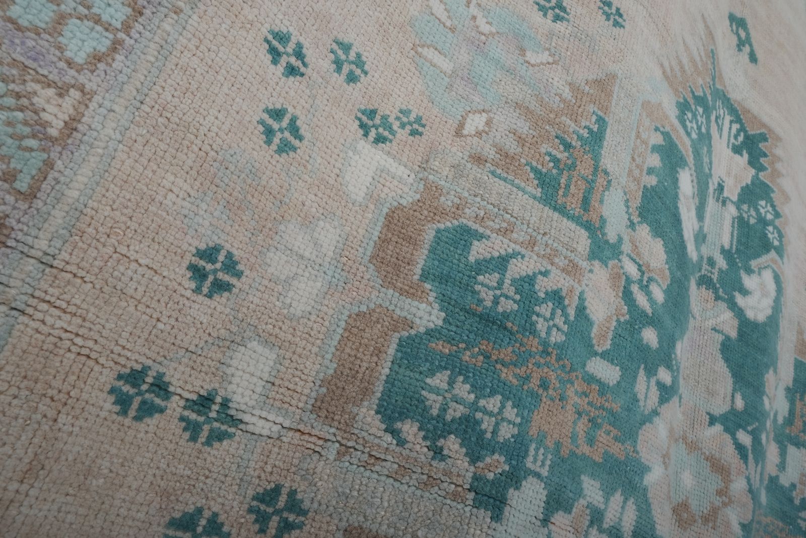 1100.0 Turkish Neutral Pale Color Oushak Rug 5'9" X 8'6" photo