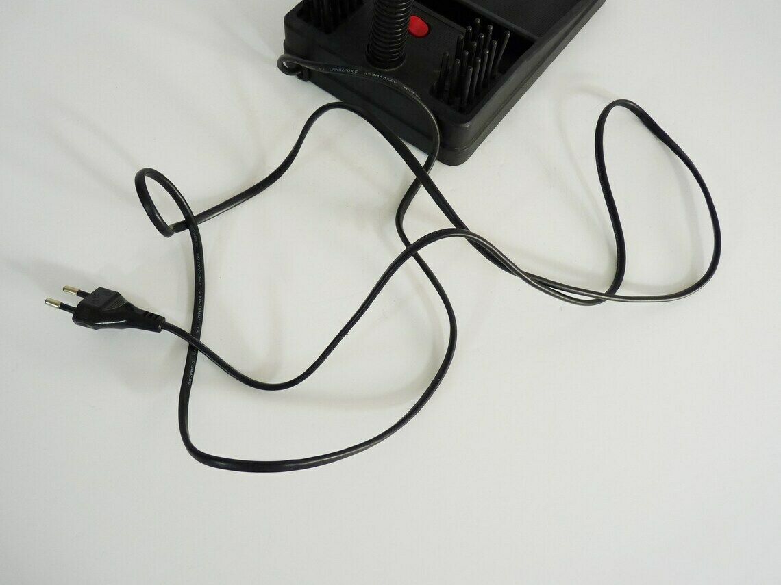 photo for sale Lampe de bureau flexible rouge et noire avec porte-crayons